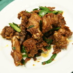 盤古殿 - 北京ダック肉骨と唐辛子四川風味炒め（８８０円＋税）２０１６年３月