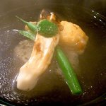 Kajikawa - 椀盛　海老真丈　胡麻麩　松茸　隠元　柚子。