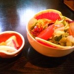 Sousaku chuubou banmeshiya - 漬物と、追加注文のサラダ