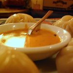 ミルミレ - モモのソース　ピリ辛です