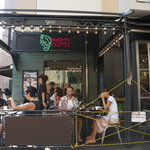 イート・モア・グリーンズ - テラス