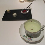 ランベリー ナオト キシモト - ハーブティと小菓子