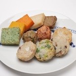 浜口水産 - 新鮮なすり身と、島の野菜を使ったすり身揚げです。