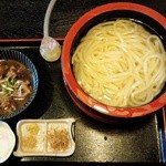 釜揚げうどん やしま - 黒毛和牛肉釜揚げうどん