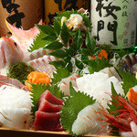 Assortment of 7 pieces of sashimi