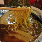 旭川らぅめん青葉 - 自家製の中太ちぢれ麺