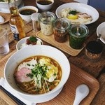 ブラウンオニオンカレーファクトリー - 