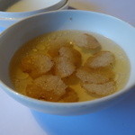 Restaurant Satoshi.F - 岐阜のボンダボンの生ハムと奥美濃古地鶏で取ったコンソメにはビアンケット・トリュフが浮いてます！