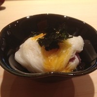 鮨 千陽 - 先付け 本鮪の山芋そうめんのせ。