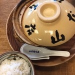 蓋に蒸気抜きの穴がない土鍋