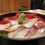 カンパチ・マグロの２色丼
