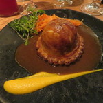 牛スネ肉のビーフシチュー、モッツァレラチーズ、ジャガイモ、平茸、ほうれん草のパイ包み クミン香るキャロットラペ、人参のピューレ2