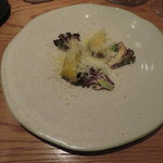 ラ・ボンヌターブル - インカのめざめとプチヴェイルのロースト、ポンテ・デ・モンターニュのチーズを散らして1