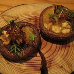 ラ・ボンヌターブル - 焼き椎茸、蕗味噌とオニオン・コンフィ、胡桃のロースト2