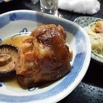 おふくろ - テビチとシイタケです