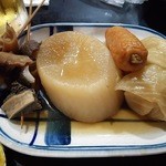 おふくろ - 大根、ロールキャベツ、ゴボウ巻き、牛スジ、アキレスです