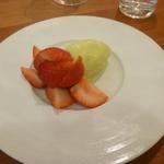 エスパイ クック コウベ - デザート：甘王とピスタチオのアイスクリーム