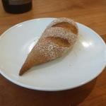 エスパイ クック コウベ - 自家製：全粒粉のパン