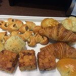 Bakery & Table - パンたち