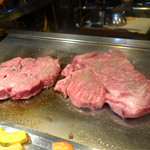 コクブ - ■神戸牛900gの肉塊