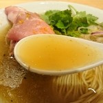 自家製麺 うろた - スープ。リフト(^-^)/
      