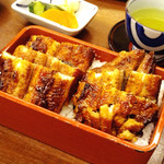 博多名代 吉塚うなぎ屋 - 鰻重 ご飯の上に鰻ON