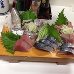 Akagi - １０００円の刺し盛りは鮮度良く、立派！イチオシはしめ鯖＾＾・