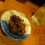 Koushuu Izakaya Sakekura - お通しのとりもつ煮