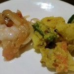 イーマサラ - 海老のアチャールと、ジャガイモのアチャール。