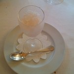 ル・ブルギニオン - お口直しのシャーベット。