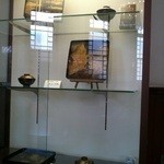 鉄板焼 あみじま - 待合の展示物