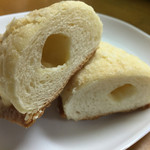 パン・メゾン - 塩パン風味のメロンパンです。
      中がフワフワで美味しい‼︎