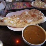 シモンズ - チキンカレーにナンです