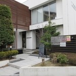 にじいろベーカリー - 名島の高台にある河野名島病院に併設されたベーカリーカフェです。 