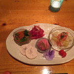 noka table - 菜の花、手作りチキンハム、ナムル、ポテトサラダ（最中の皮のせ）等の前菜