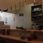 天丼ころも - キリッとするが、優しくもある店内は大将の人柄