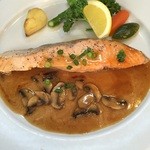 Amare - ランチの お魚料理@1000円 ライス サラダ ドリンク付  この日はサーモンのソテー(n´v｀n)うまー♡