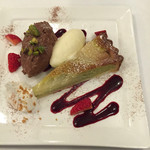 ル・クロ・モンマルトル - 梨とピスタチオのタルト  チョコレートムース  