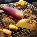 炉ばた 三光橋 - 野菜や鶏さんが焼かれてます！