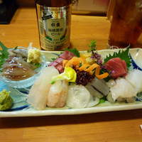 四季彩 - お刺身のおまかせ２人前。地物を中心に９点盛りです。