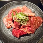 Yakiniku Ishibi - ミックス焼肉＆ハーフ麺（1380円）のミックス焼肉（100g）