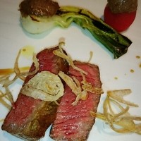 エノテーカ ピンキオーリ 名古屋 - 赤牛のロース牛をゆっくり焼いて 季節の野菜とディアーヴォラソース