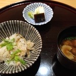 豪龍久保 - のどくろの土鍋ご飯、味噌汁、香の物
      