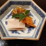 豪龍久保 - 生ばちこ、虎河豚の煮こごり、唐墨餅
      