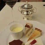 ル・ビストロ・資生堂 - 花椿ワイン、ワゴンデザート（ｼｮｰﾄｹｰｷ､ﾃｨﾗﾐｽ､ﾁｰｽﾞｹｰｷ､ﾓﾝﾌﾞﾗﾝ､ﾌﾟﾘﾝ）