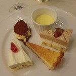 ル・ビストロ・資生堂 - ワゴンデザート（ｼｮｰﾄｹｰｷ､ﾃｨﾗﾐｽ､ﾁｰｽﾞｹｰｷ､ﾓﾝﾌﾞﾗﾝ､ﾌﾟﾘﾝ）