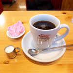 コメダ珈琲店 - 小倉小町（たっぷりサイズ￥480）。あんこを入れたブラックコーヒー、あなたも試してみる？