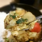 キャンプ エクスプレス - スコップ型スプーンでカレーを掘り返す気分で♪(^^)/
食べちゃおう☆ 熱いよ！