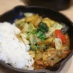 camp express - 一日分の野菜カレー！[990円] アツアツグツグツだよ(^q^)
                      10種類以上の野菜が入っていて美味しい♪