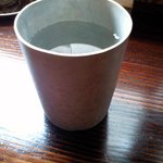 珍しいアルミコップの水